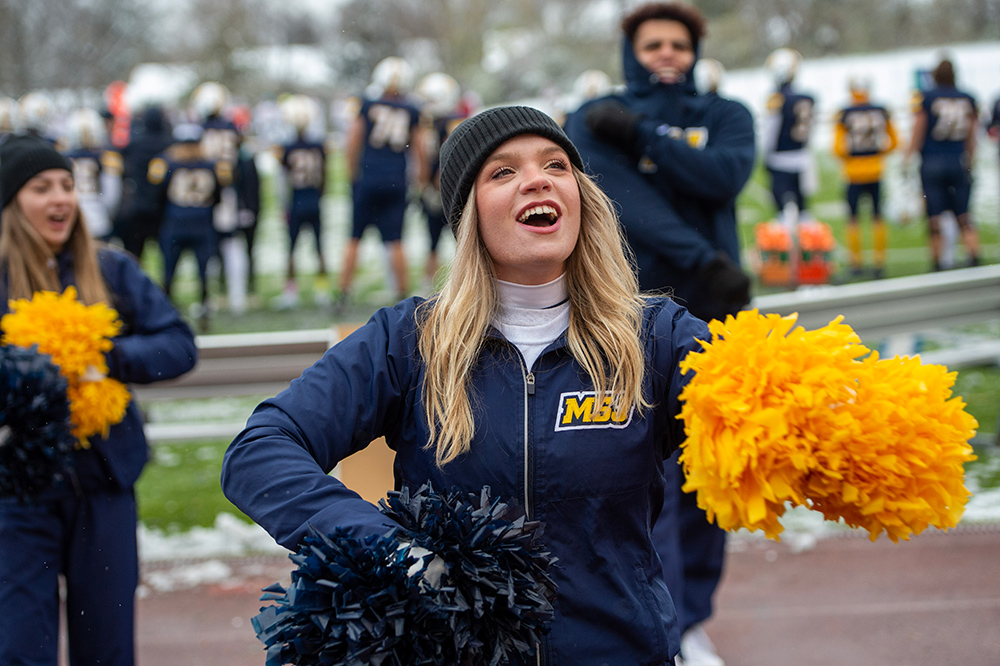 MSJ cheerleader with pom poms.