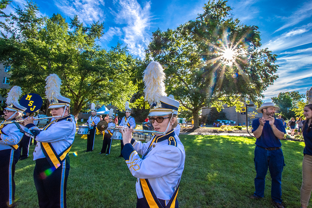 band playing in quad