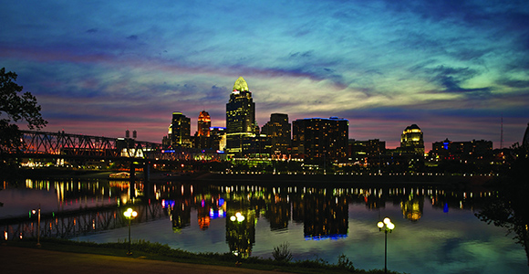 downtown cincinnati sky line at night lit up