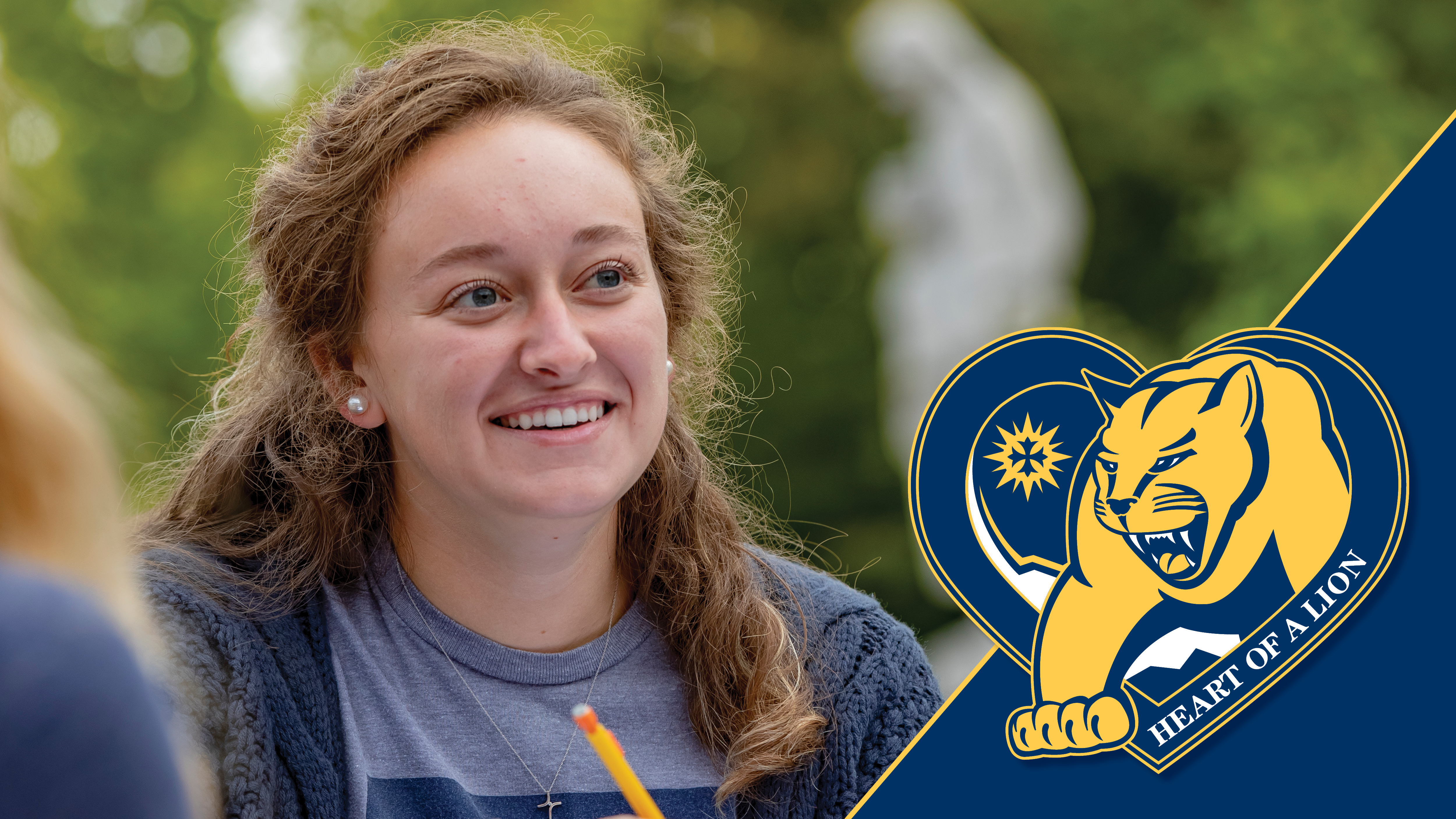 photo of hannah smiling outside